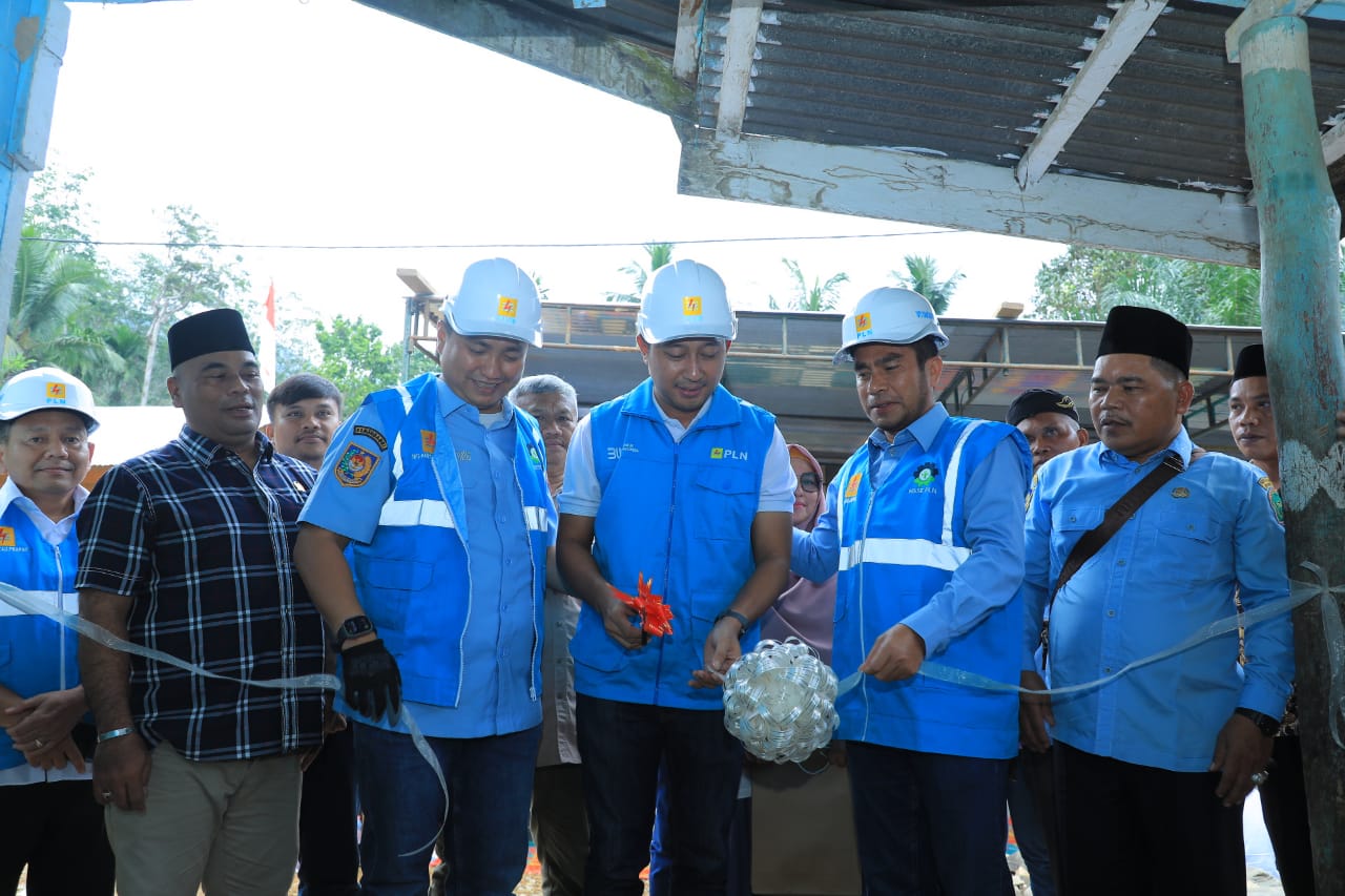 PLN UP3 Rantauprapat Hadirkan Senyum Kemerdekaan Warga 3 Dusun Di Labura