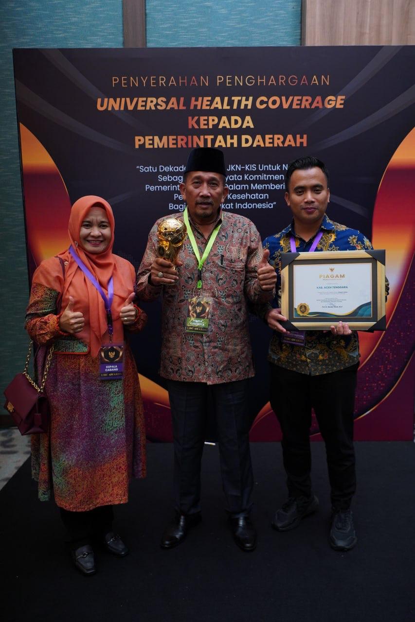 Pj Bupati Agara Terima Penghargaan UHC 2024 Dari Wapres RI