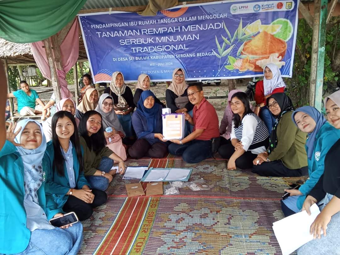 Tim PKM LPPM Unimed Dampingi IRT Olah Tanaman Rempah Jadi Minuman