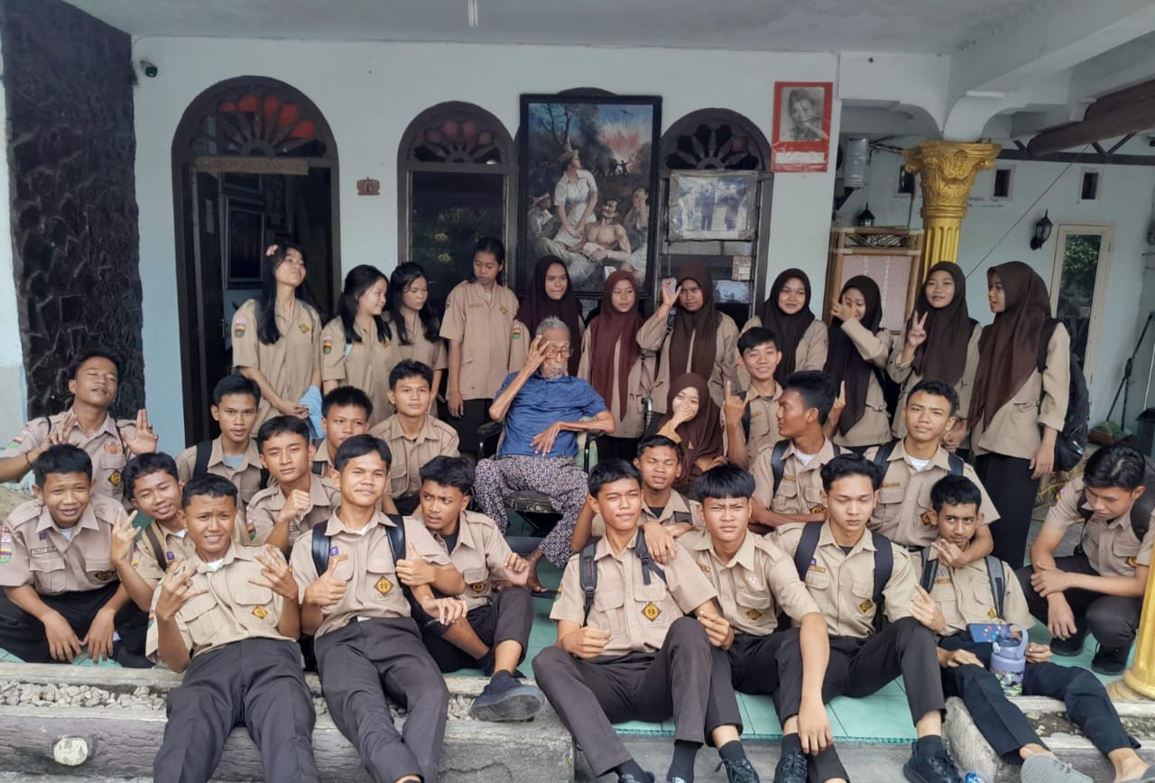 Menyambut Hari Kemerdekaan RI Ke-79, Siswa SMK Dharma Pancasila Kunjungi Museum Perjuangan Pers