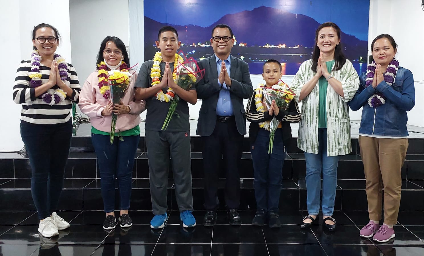 Bupati Toba Jamu Siswa Peraih Medali Perak OSN Tingkat Nasional