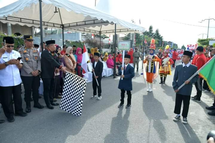 Plh Sekda Bener Meriah Lepas Pawai Karnaval HUT Ke-79 RI