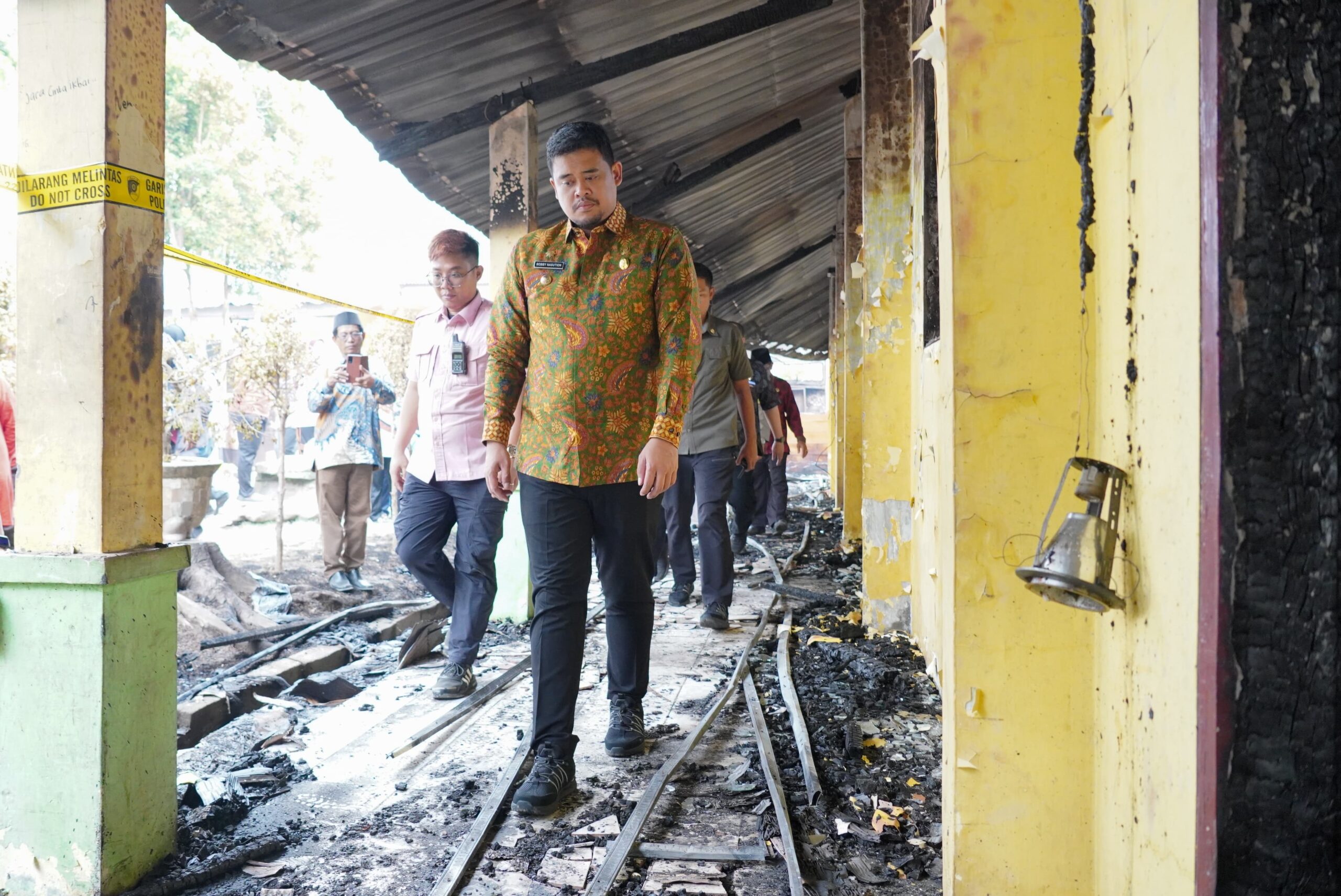 Tinjau SMPN 20 Yang Terbakar, Bobby Nasution Tak Ingin Belajar Terganggu