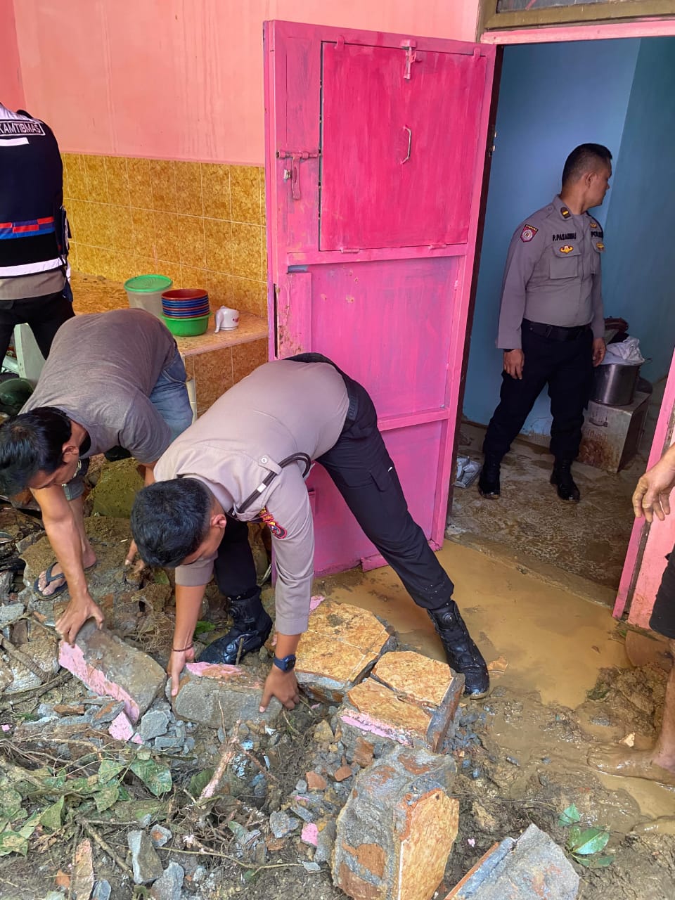 Longsor Timpa 3 Lokasi Di Kecamatan Sarudik