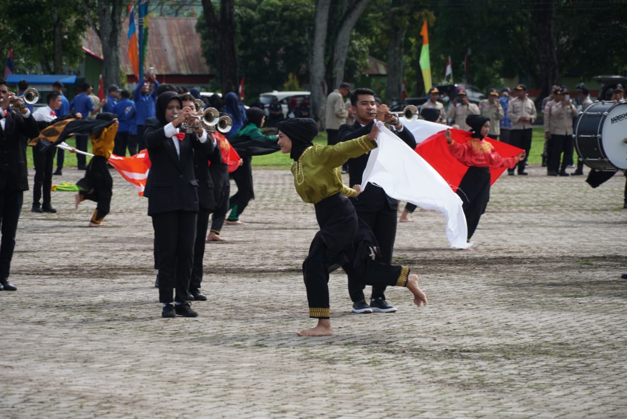 Tarian Massal Dan Drum Band HUT Ke-79 RI Pukau Ribuan Warga Kota Jantho