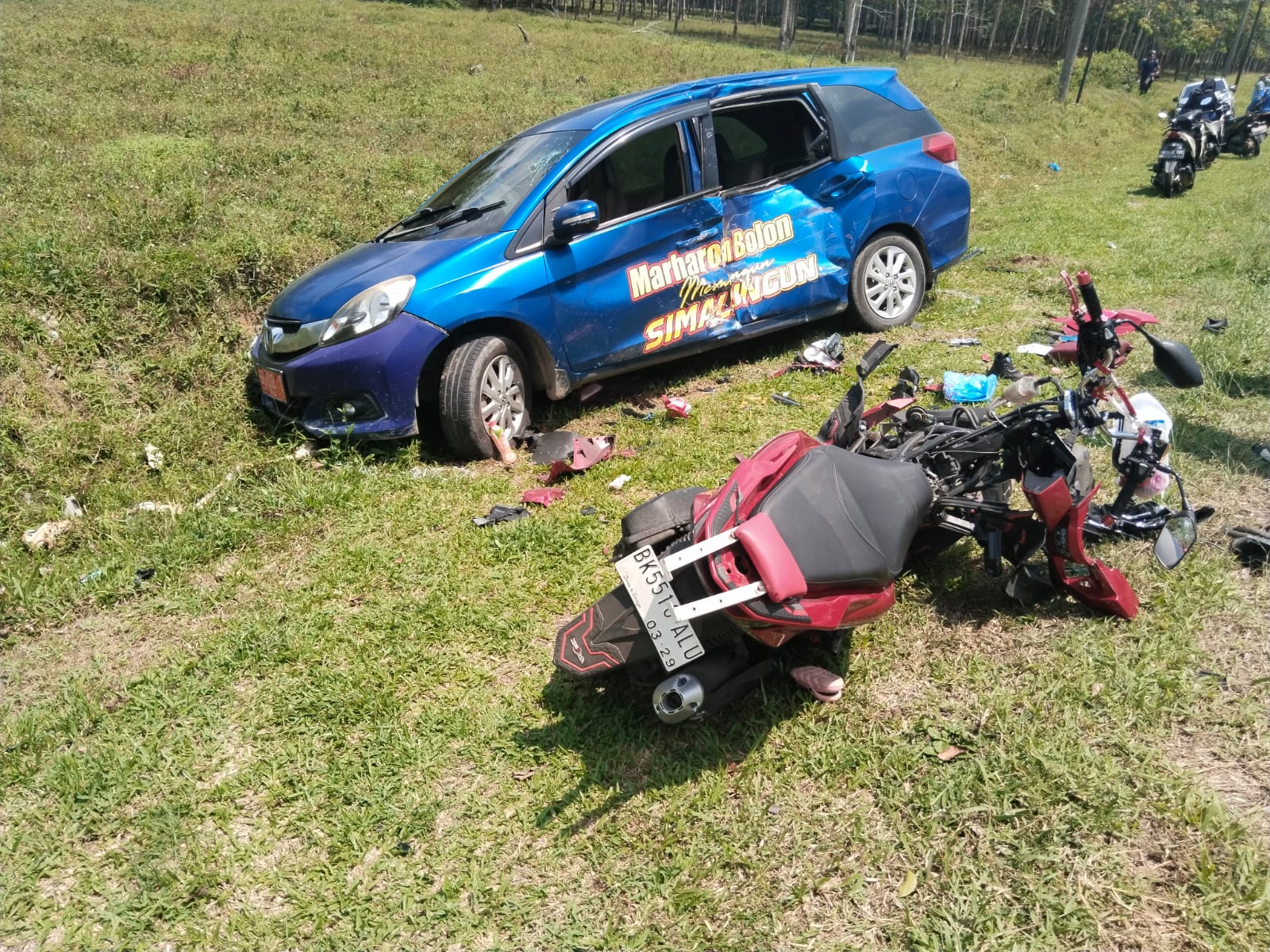 Tabrakan Beruntun Di Jalinsum P.Siantar-Medan, Mobil Camat Ringsek, 4 Luka-luka