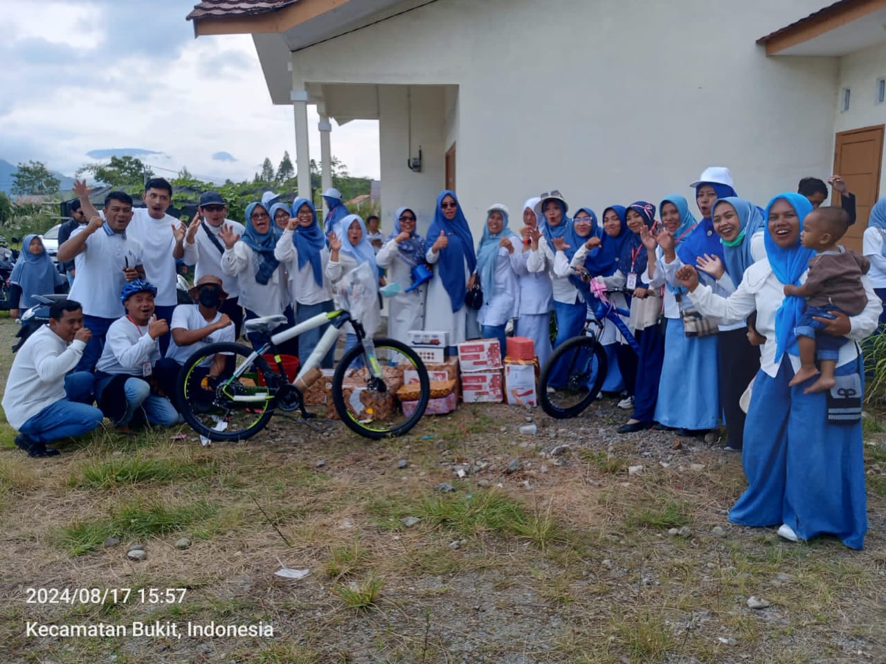 Pegawai RSUD Munyang Kute Dan Sejumlah Jurnalis Meriahkan HUT Ke-79 RI