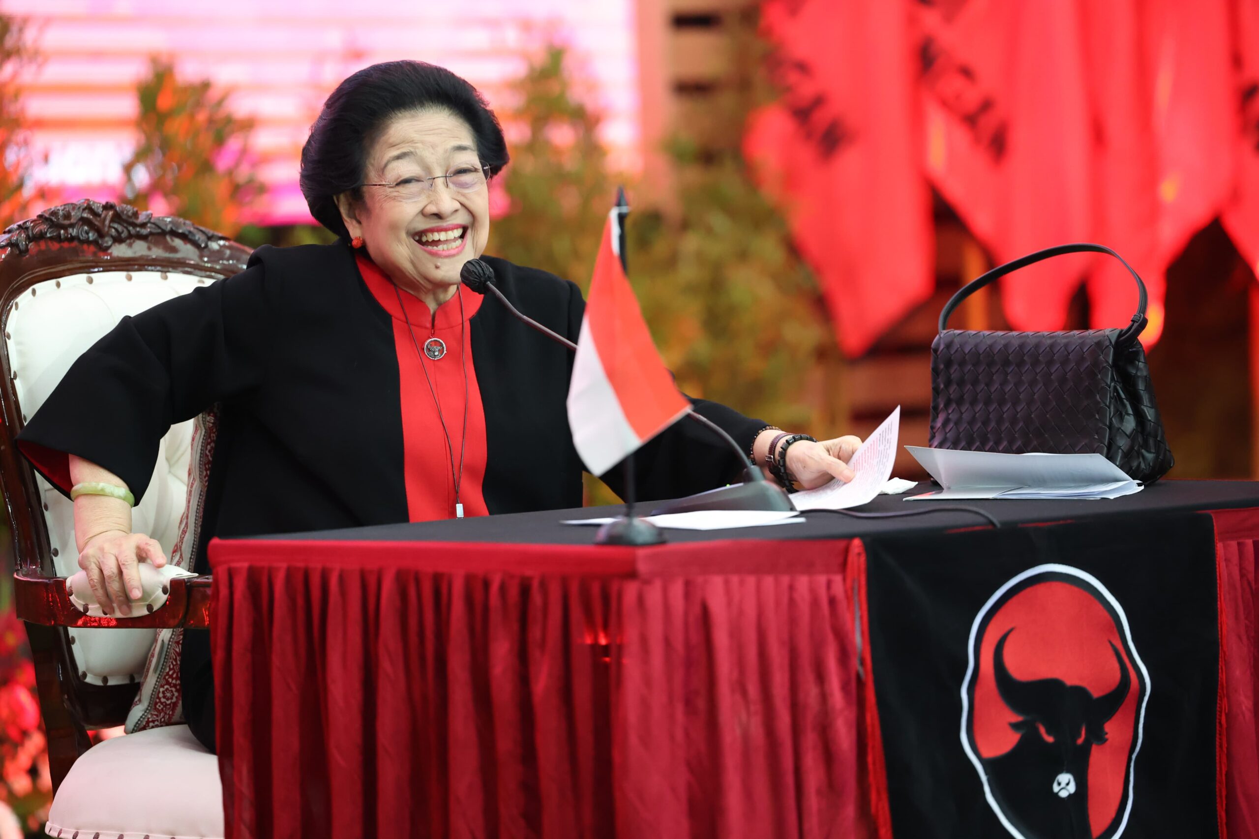 Megawati: Sejak Kapan Ada "Raja Jawa" ? Aku Mau Kenalan Deh