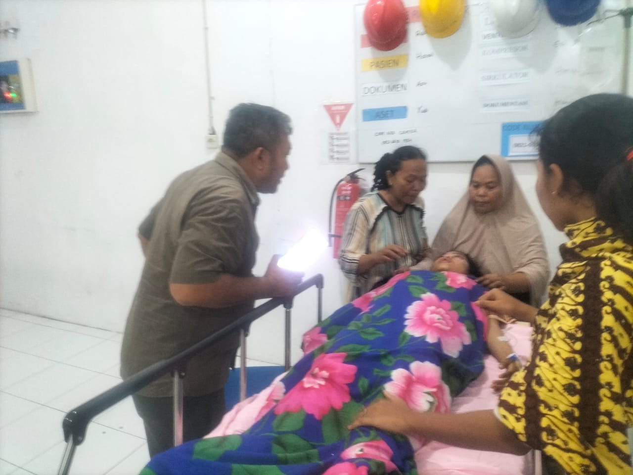 Tiga Remaja Disambar Petir Terpaksa Dilarikan Ke RSUD Sibuhuan