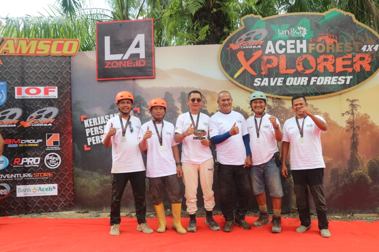 Tim Amsco 4 x 4 Finish Offroad Aceh Forest Explorer