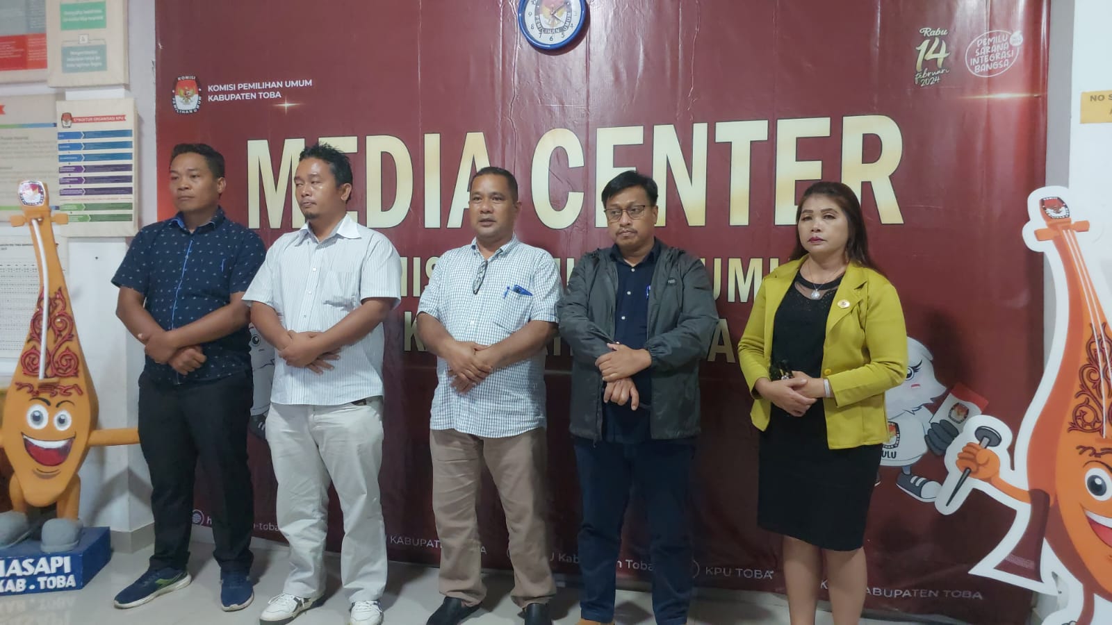 Hari Pertama Pendaftaran Paslon Bupati Dan Wabup Toba Masih Nihil