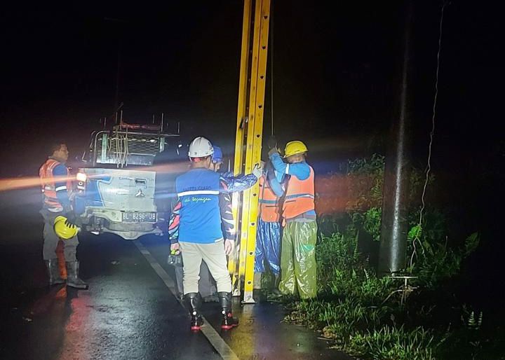 Kurang Dari 24 Jam, PLN UP3 P.Sidimpuan Berhasil Pulihkan Kelistrikan Pasca Cuaca Ekstrem