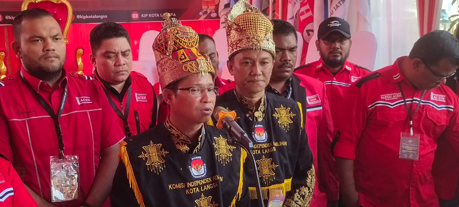 Hari Ketiga Pendaftaran: Pasangan Maimul Mahdi/Nuzahri Daftar Ke KIP Langsa