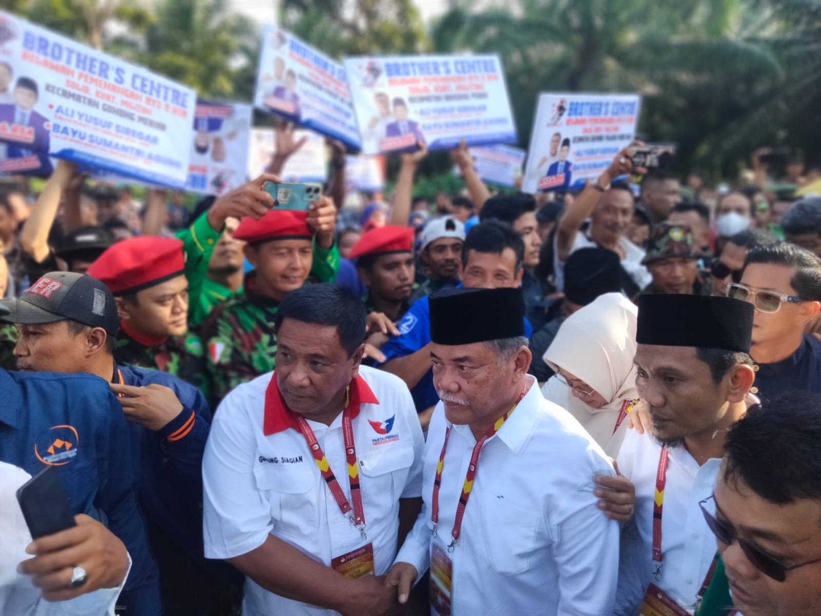 Ribuan Pendukung Lintas Etnis Antar Yusuf-Bayu Daftar Ke KPU Deliserdang