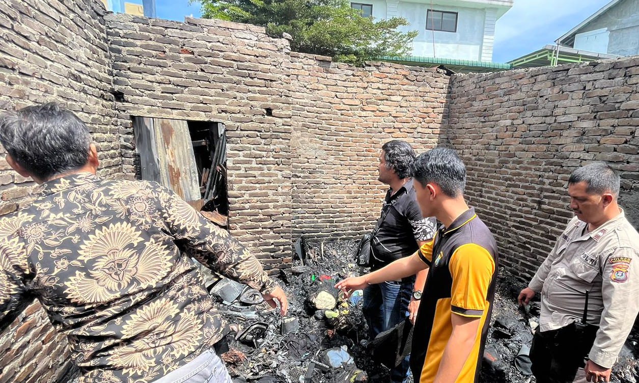 Satu Rumah Hangus Terbakar Di P. Siantar