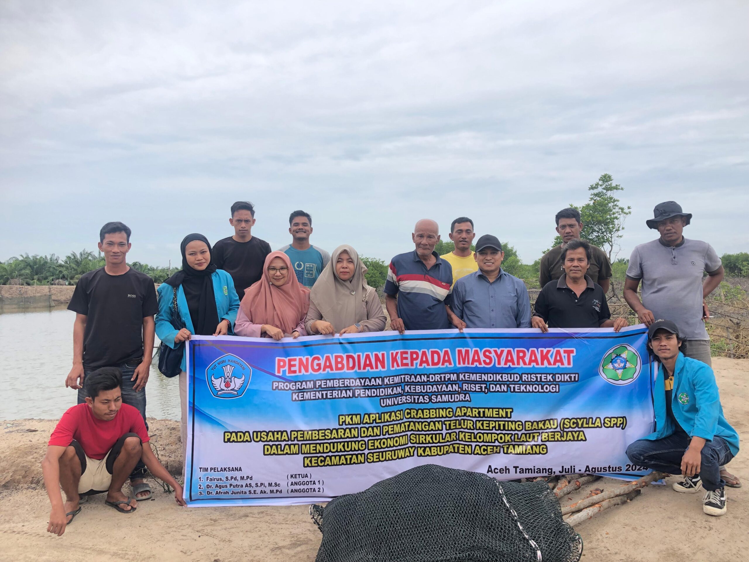 Dosen Unsam PKM Penerapan Crabbing Apartment Pada Kelompok Laot Berjaya
