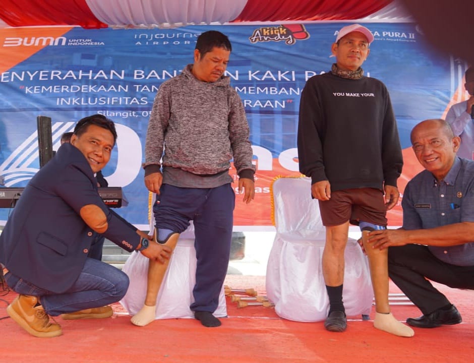 Bandara Raja Sisingamangaraja XII Bantu Kaki Palsu 14 Penyandang Disabilitas