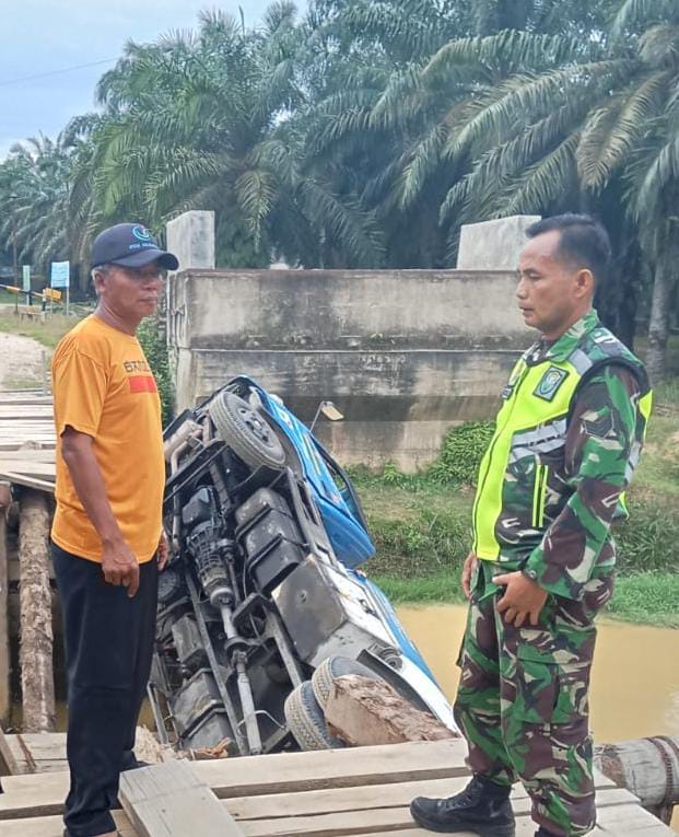Jembatan Ambruk, Truk Tangki BBM Terjungkal