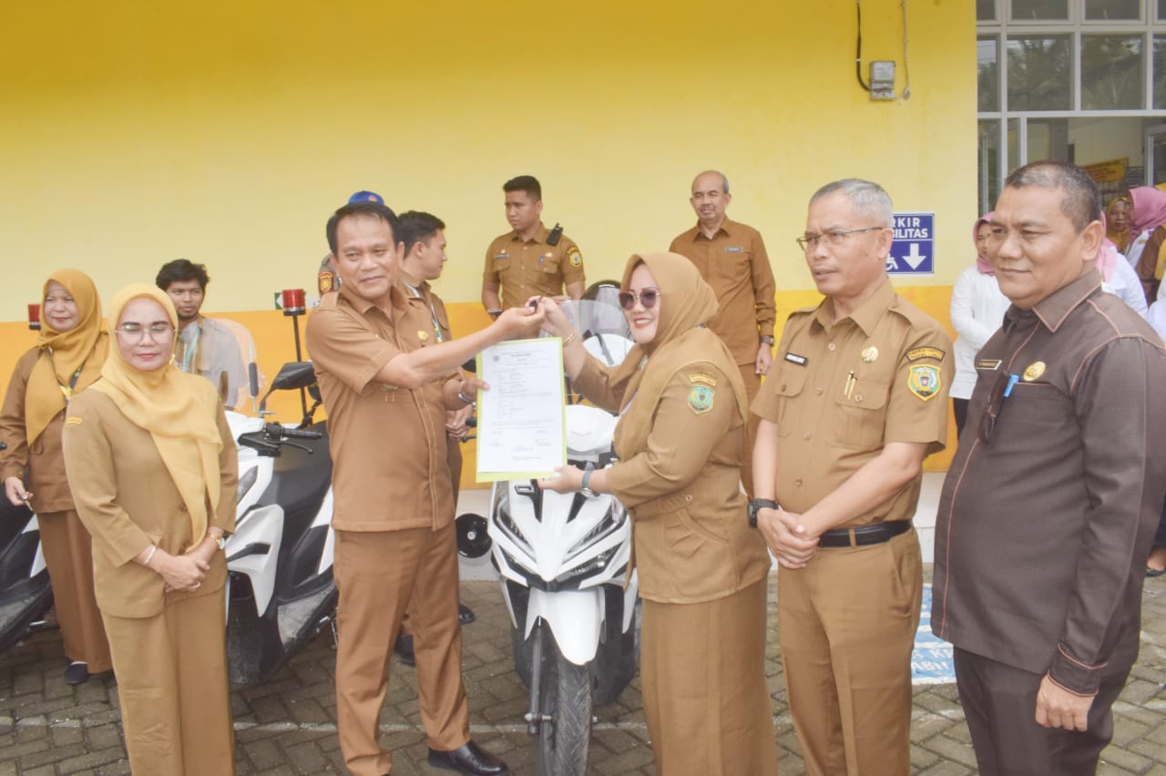 Pj. Bupati Palas Serahkan 20 Unit Kendaraan Pusling