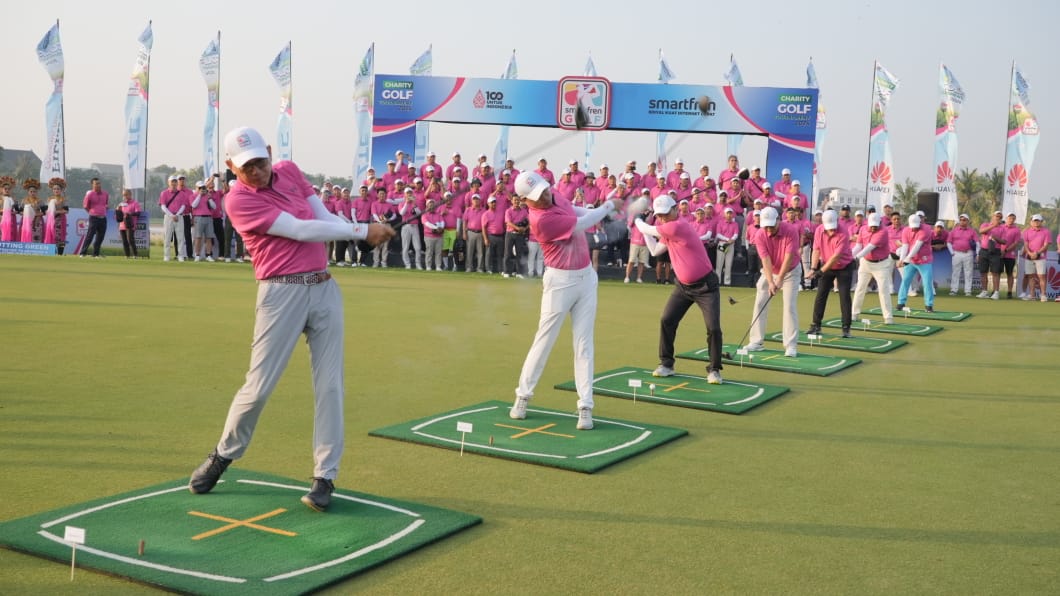 Smartfren Charity Golf Tournament 2024, Serahkan Donasi Rp200 Juta