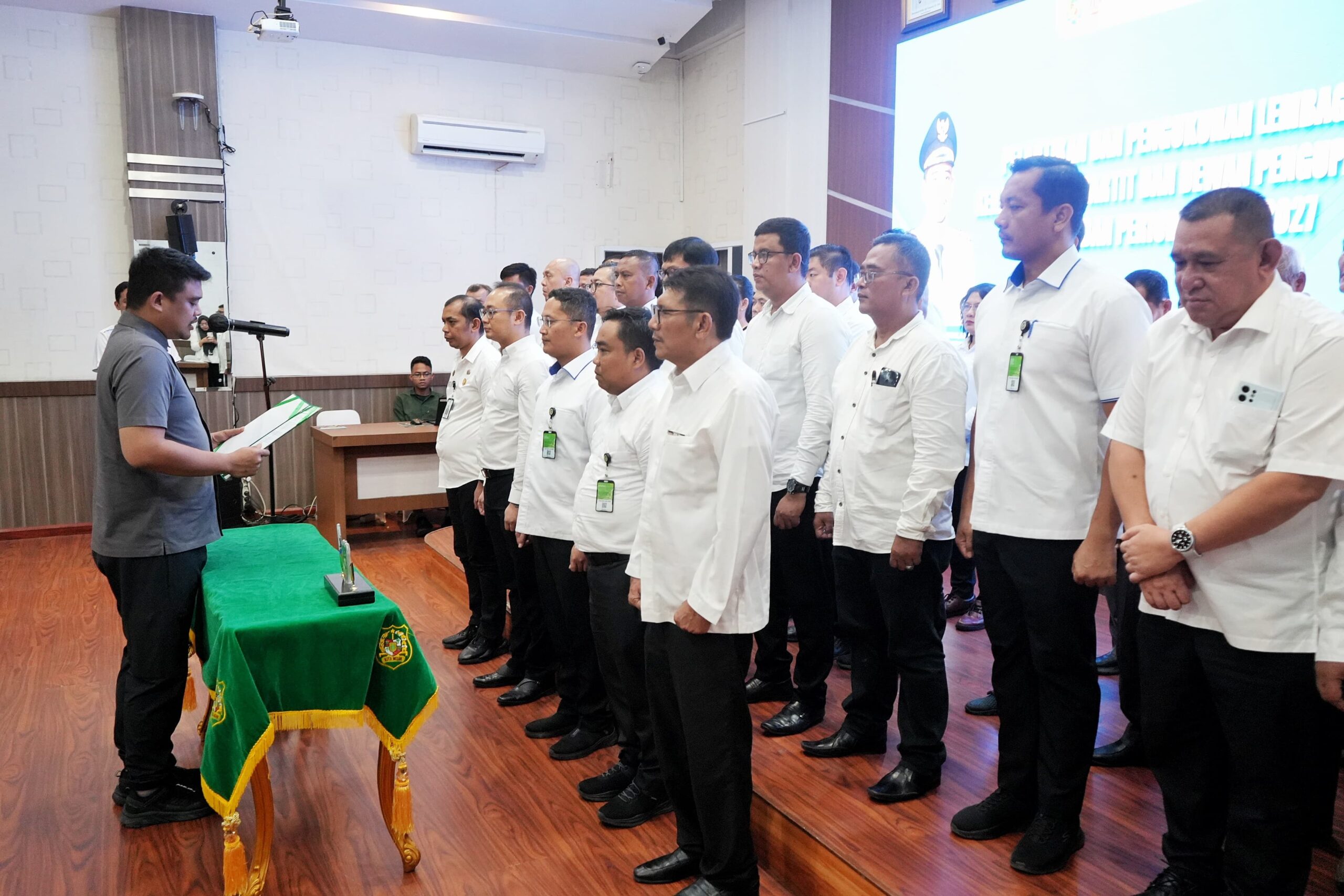 Wali Kota Lantik Pengurus Lembaga Kerjasama Tripartit Dan Dewan Pengupahan Kota Medan Periode 2024-2027