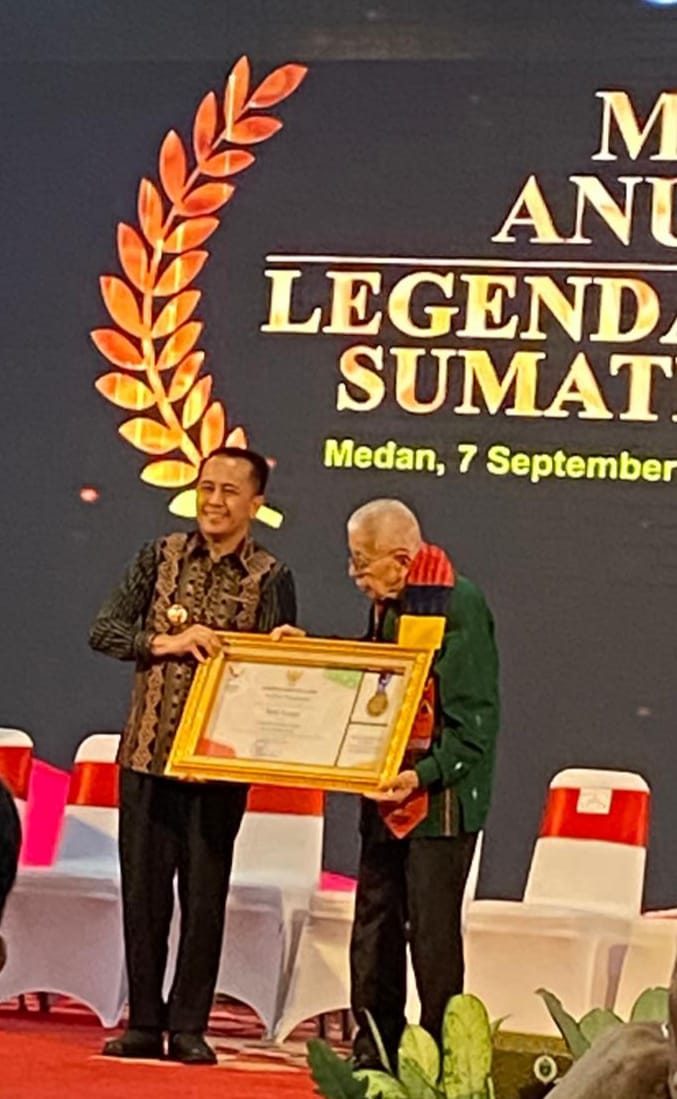 Ayahanda Ichwan Nasution, Calon Wakil Bupati Madina Dapat Penghargaan Legenda Olahraga Sumut