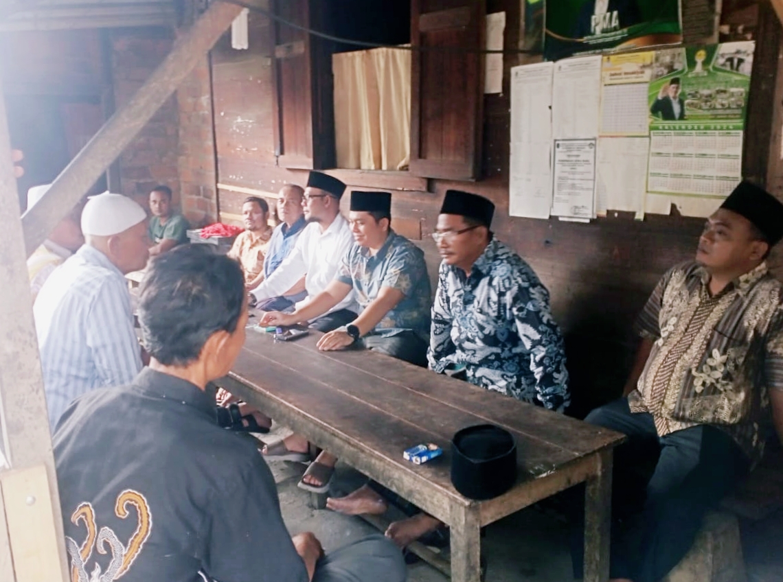 Putra Mahkota Rajut Silaturrahim Di Lopo Kopi Bersama Warga