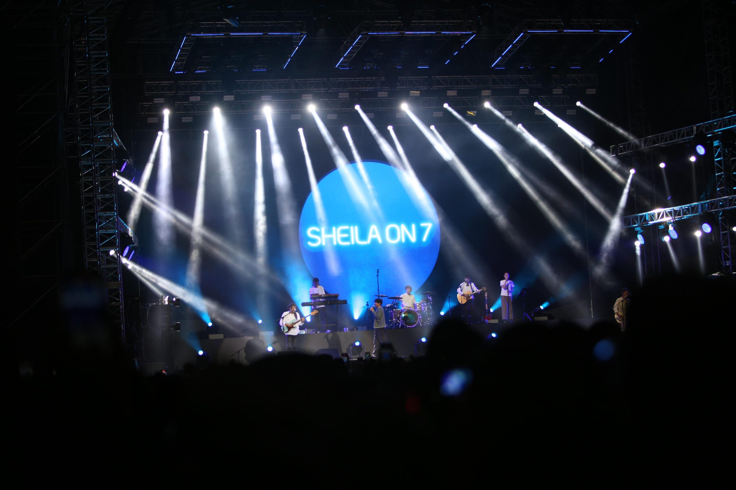 Bank bjb Beri Kemudahan Promo Buat Penonton Konser Sheila On 7 Di Medan