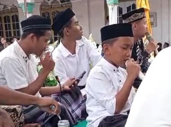 Lantunan Dalail Khairat Bergema Di Masjid Alue Beurawe