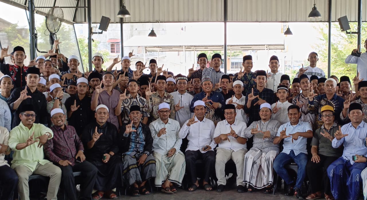 Santri Se-Kota Lhokseumawe Dukung H Fathani- H Zarkasyi