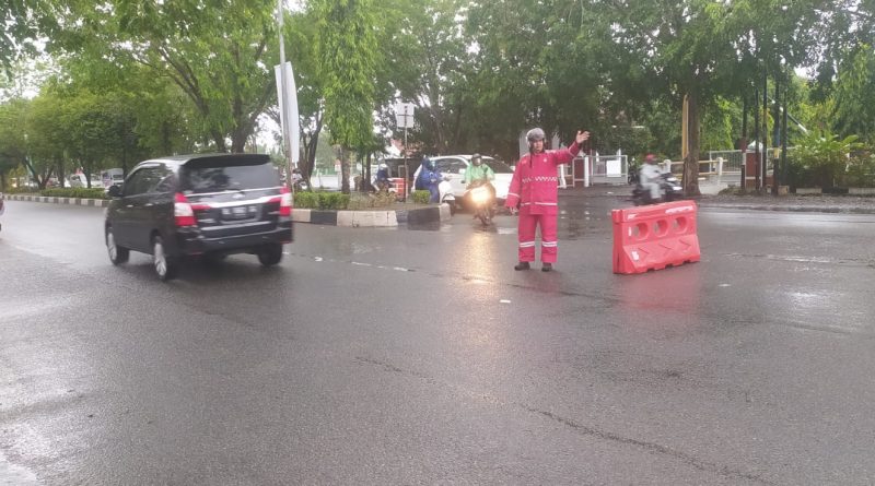 Meski Hujan, Personel Polresta Banda Aceh Tetap Semangat
