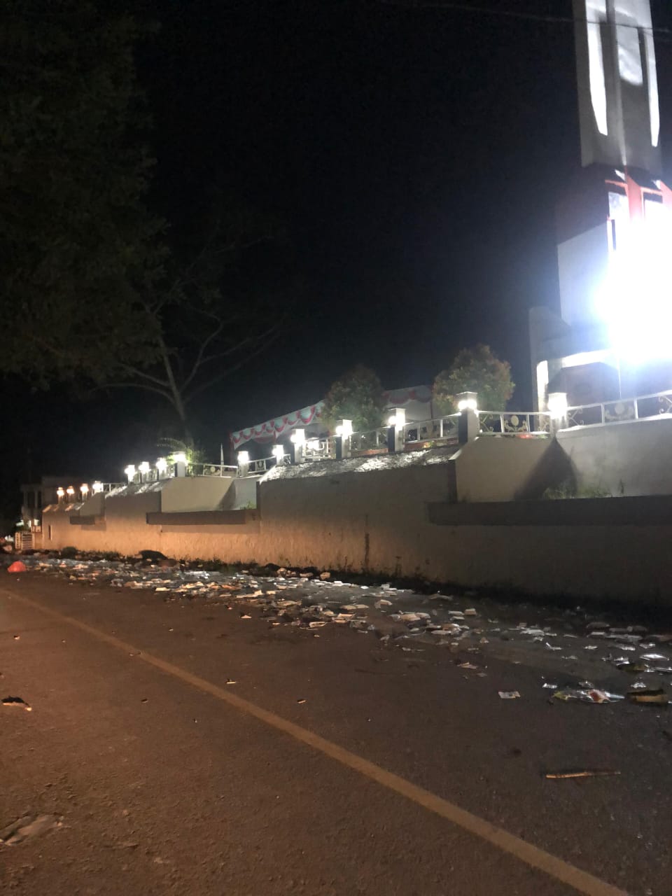 Warga Keluhkan Tumpukan Sampah Di Lokasi Tugu Situmorang