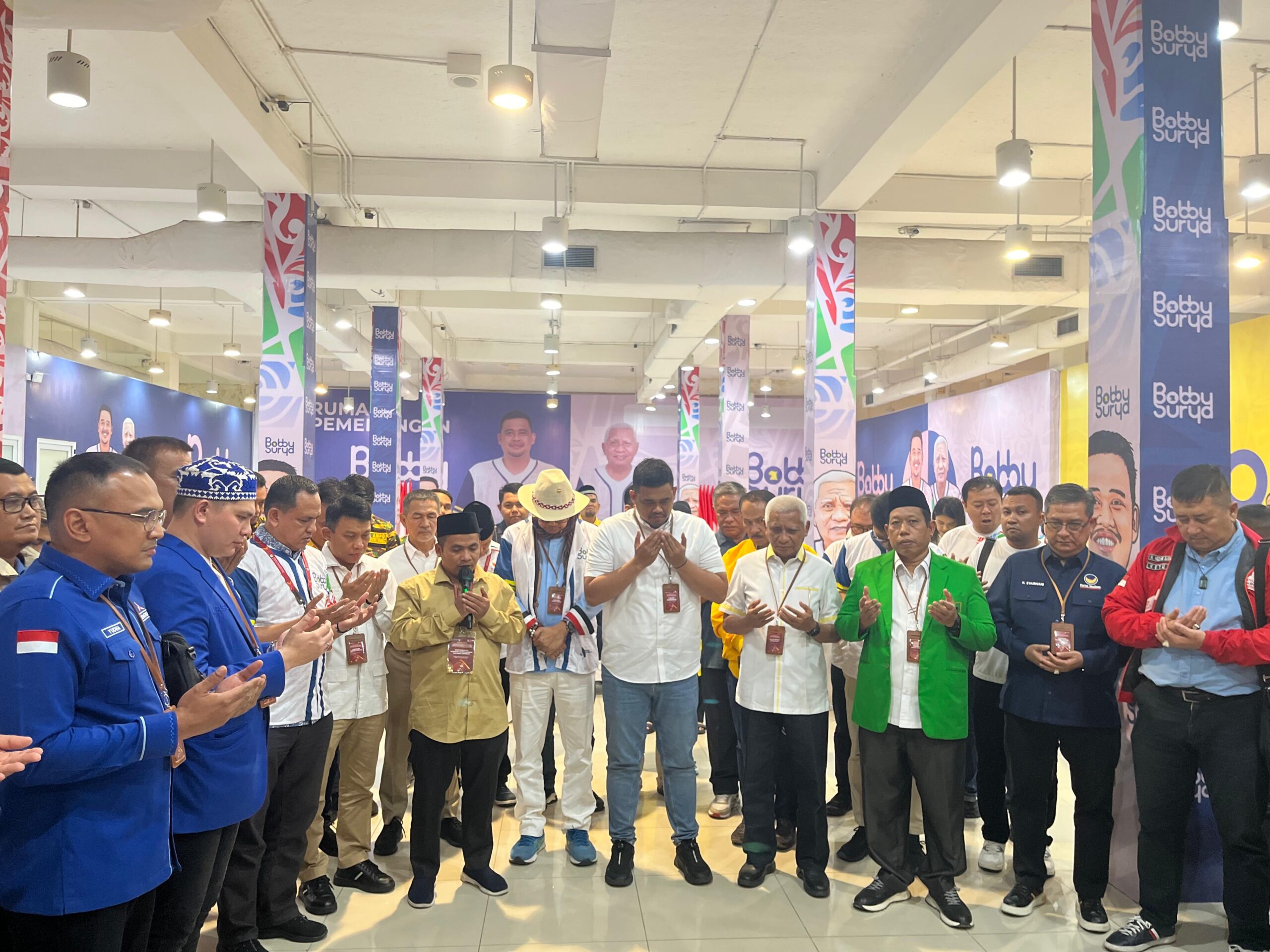 Kurangi Kemacatan, Bobby-Surya Naik Bus Hadiri Pengundian Nomor Urut Pilgubsu 2024