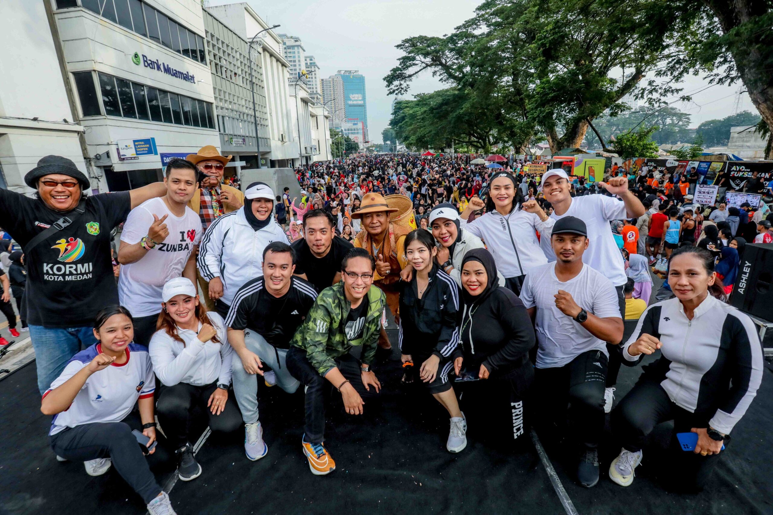 Rico Waas Berolahraga Bersama Ribuan Warga Di CFD Medan