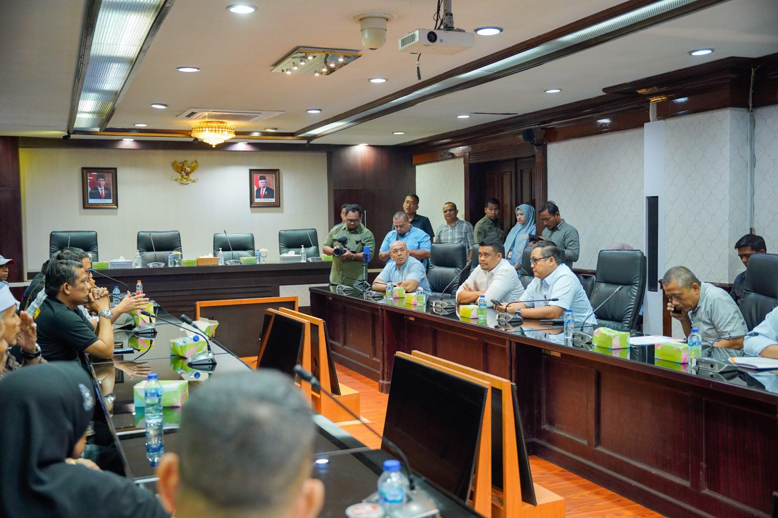 Bertemu Dan Diskusi Dengan Bobby Nasution, Pedagang Pusat Pasar Setujui Revitalisasi