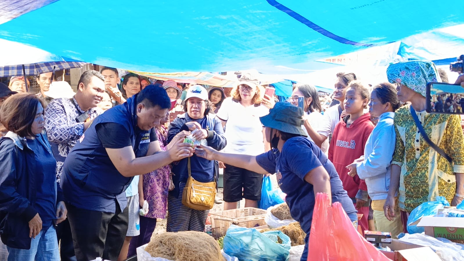 Vandiko Sambangi Pedagang Di Tomok