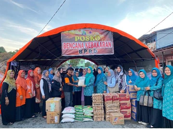 Ketua PKK Simeulue Salurkan Donasi Korban Kebakaran Sinabang