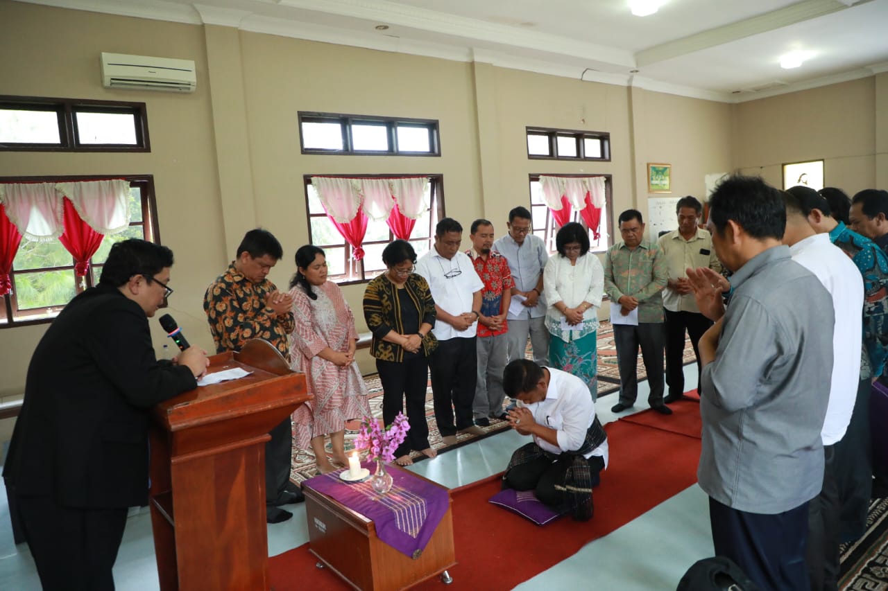 Radiapoh Hasiholan Sinaga Didoakan Dan Diberangkatkan Ephorus GKPS