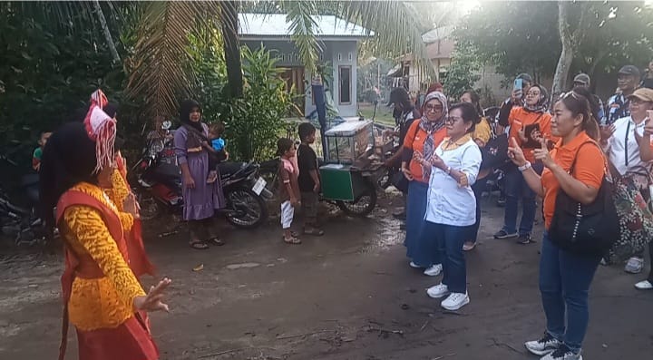 Ny Ratnawati RHS Disambut Dengan Tari "RHS-AZI Menang"