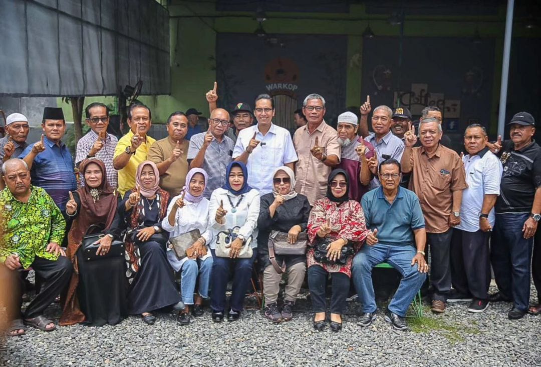 Silaturahmi Ke Mantan Lurah, Rico Waas Ingin Mendengar Nasihat Dan Masukan