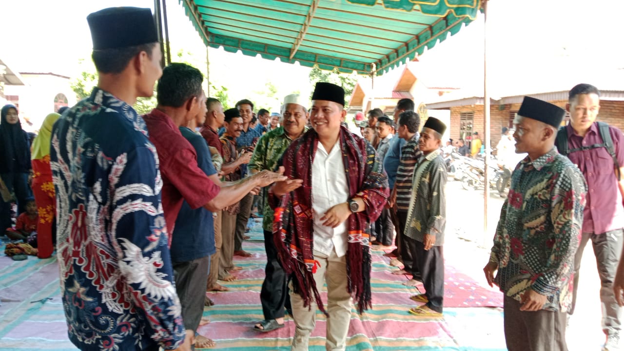 Ratusan Warga Aeknabara Barumun Sambut Hangat Putra Mahkota, Cabup Palas Nomor 1