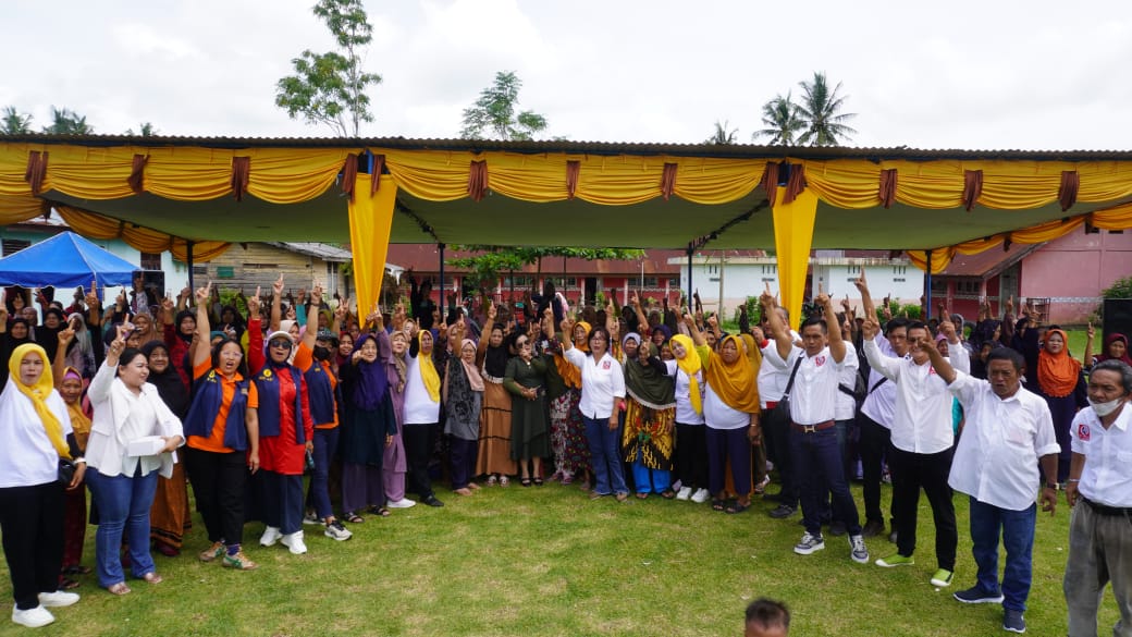 Kaum Ibu Di Gunung Maligas Inginkan RHS - AZI Menang Pilkada Simalungun 2024