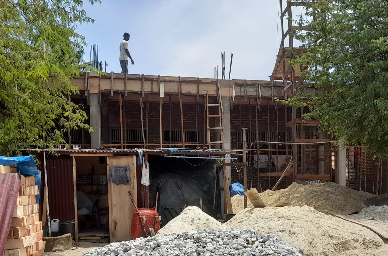 Proyek Pembangunan RKB dan Laboratorium Di SDN 1 Gostel Abaikan K3