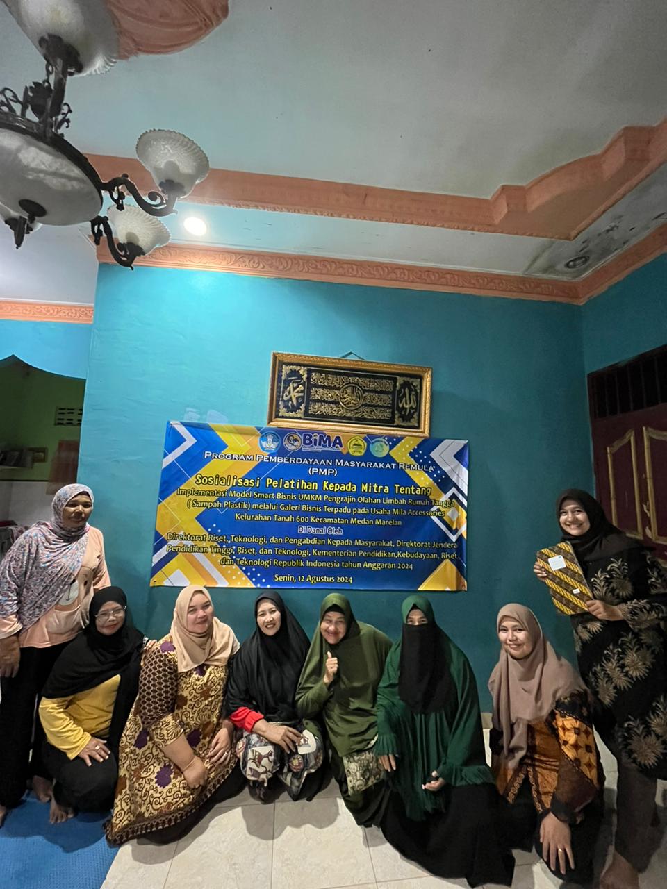 Tim PKM Dosen Unham Edukasi Pengelola UMKM Mila Accessories