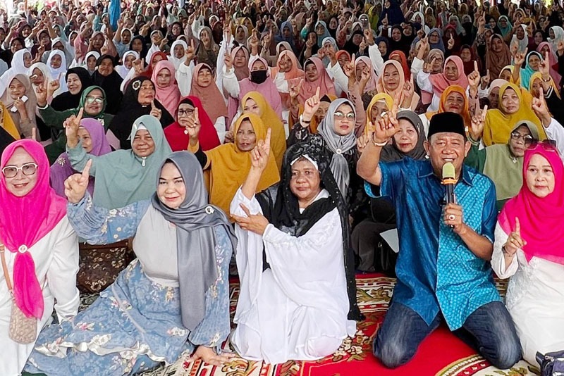 Di Hadapan Ribuan Emak-emak, Tiorita Tegaskan Setia Dampingi Bang Ondim