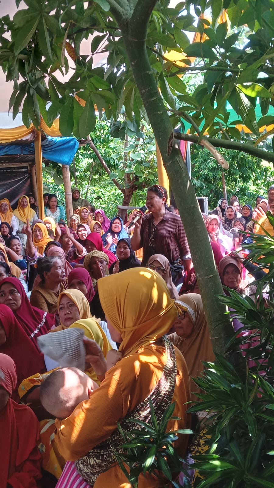 Perempuan Di Tapian Dolok Teriak 'Satukan Hati Menangkan RHS - AZI'