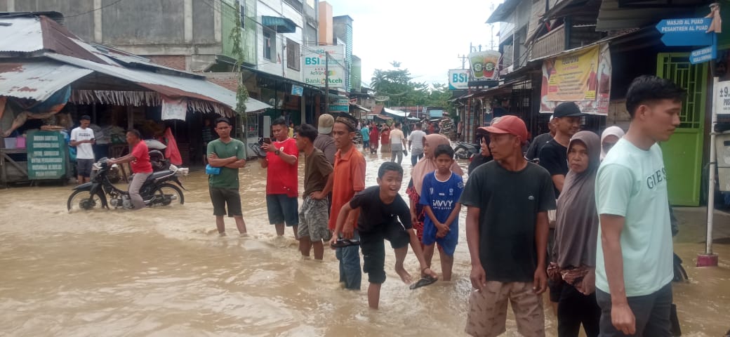 Banjir Semakin Tinggi Di Seruway