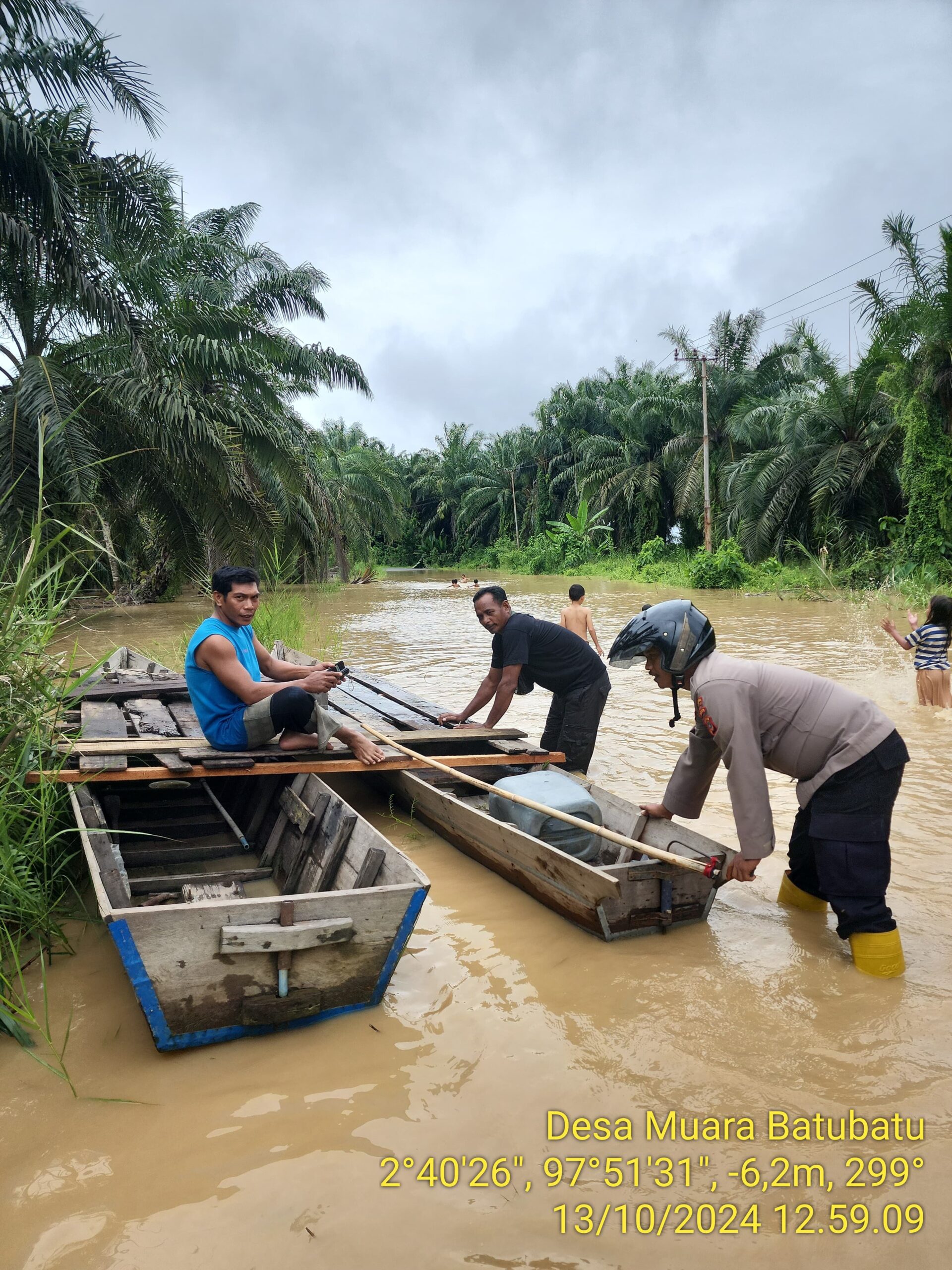Luapan Banjir Lae Souraya Masih Meluas, Rakit Jadi Transportasi Alternatif