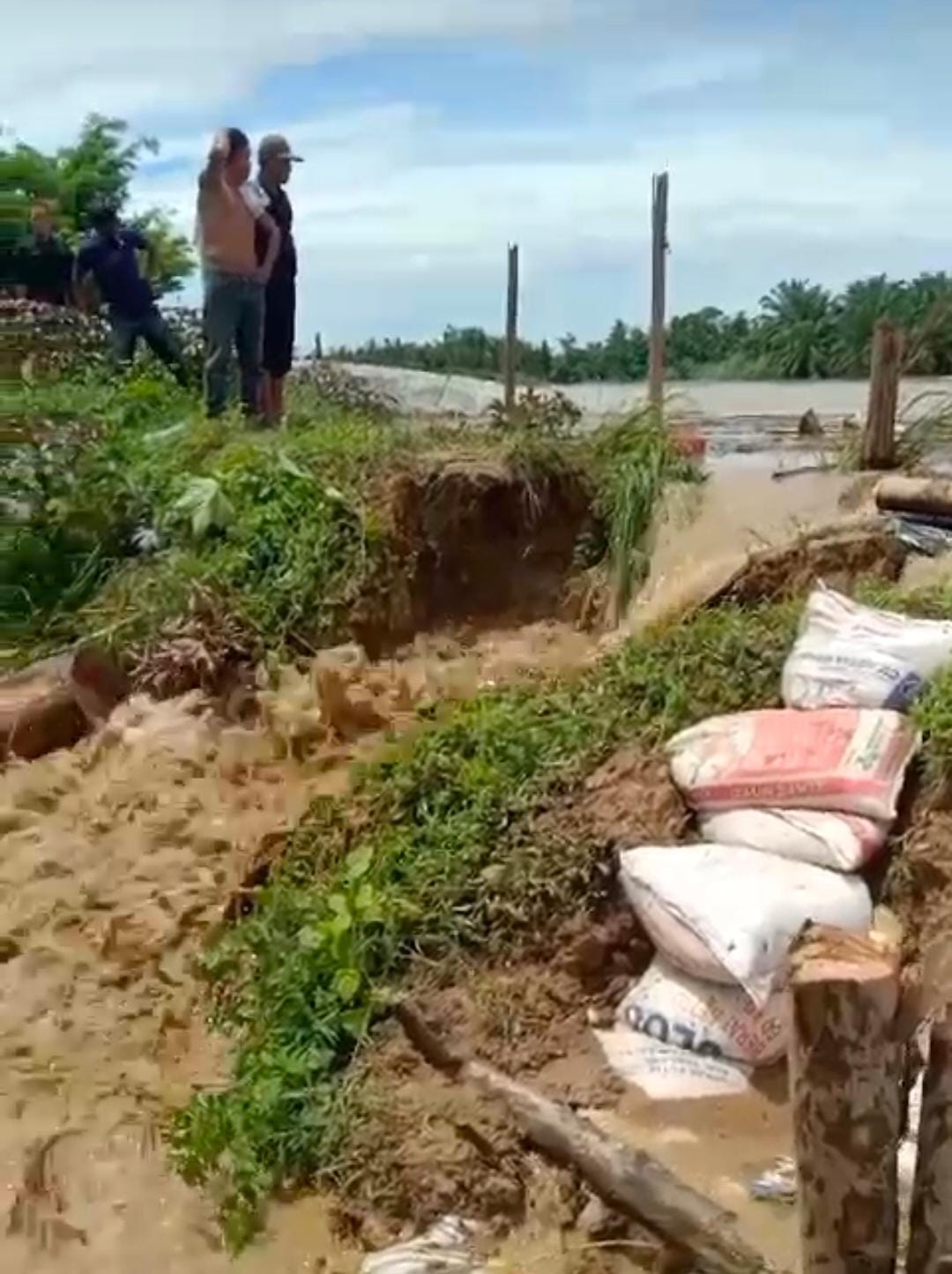 Tim SAR Pos Langsa Turun Ke Lokasi Banjir Seruway, 1 Hanyut Saat Mancing