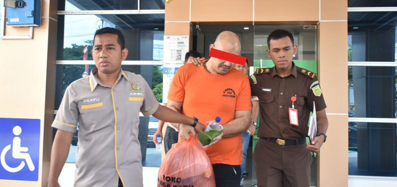 Kejari Bireuen Terima Tersangka Kasus Pembunuhan Mahasiswi